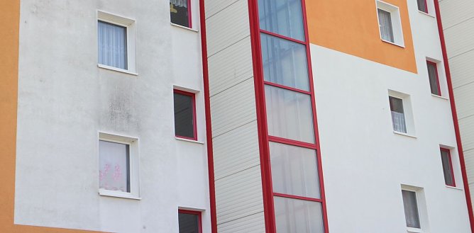 Frische Fassade: einmal alt (links) und einmal neu (Foto: Angelo Glashagel)