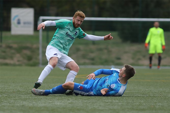 Schenkten sich nichts - Solivani (Zorbau) und Schneider (Foto: FSV Wacker '90 Nordhausen)
