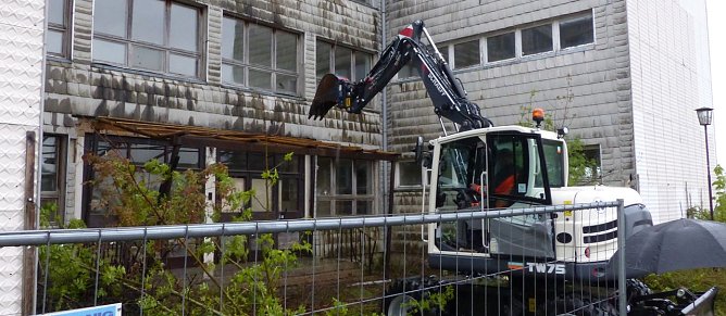 Abriss hat heute symbolisch begonnen (Foto: nnz)