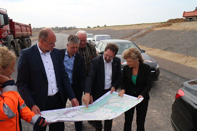 L&uuml;ckenschluss absehbar - der erste Bauabschnitt zu den Ortsumgehungen der B243 soll nahtlos in den zweiten Abschnitt &uuml;bergehen (Foto: Angelo Glashagel)