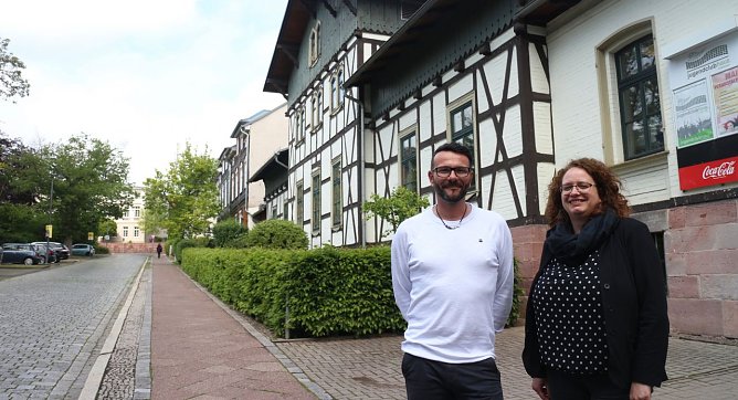 Der neue Gesch&auml;ftsf&uuml;hrer des Kreisjugendring Nordhausen, Thomas Herwig, mit der Vorstandsvorsitzenden Anja Finke (Foto: Angelo Glashagel)