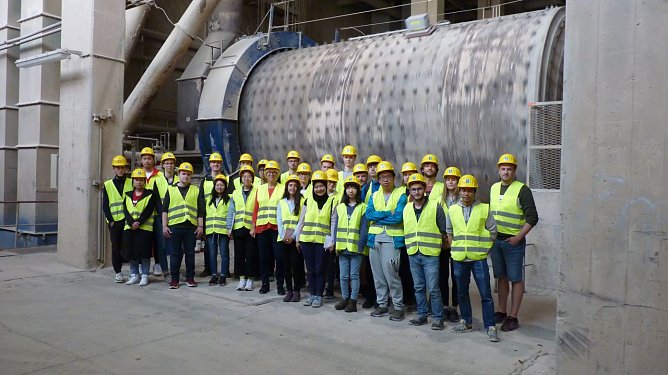 26 Studierende des Studiengangs Umwelt- und Recyclingtechnik besuchten im Rahmen einer 3-t&auml;gigen Exkursion verschiedene Unternehmen (Foto: Hochschule Nordhausen)