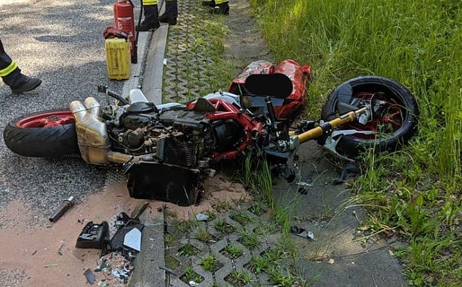 Krad nach Unfall auf der B4 (Foto: Feuerwehr Ilfeld Wiegersdorf)