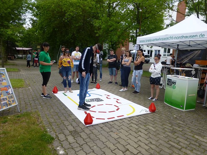 Aktion junge Fahrer an der Berufsschule (Foto: Kreisverkehrswacht Nordhausen) Aktion junge Fahrer an der Berufsschule (Foto: Kreisverkehrswacht Nordhausen)