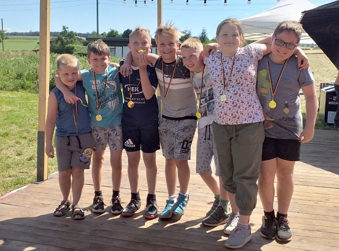 Medaillen pr&auml;sentiert (Foto: Sammlung HVS)