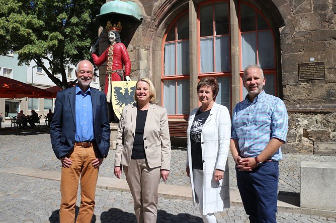v.l.: Moderator Mathias Kaiser, B&uuml;rgermeisterin Jutta Krauth, Rosemarie Hilger aus dem Nordh&auml;user Kulturamt und Reporter Marc Nebelung (Foto: Angelo Glashagel)
