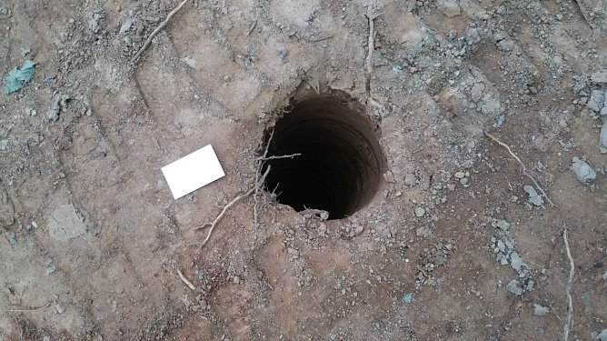 Bohrloch mit Gr&ouml;&szlig;envergleich (Foto: Steffen Iffland)