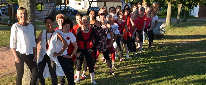 Der Frauenchor "Nova Cantica" (Foto: Susanne Schickschneit) Der Frauenchor "Nova Cantica" (Foto: Susanne Schickschneit)