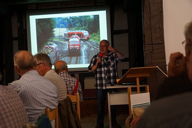 Vortrag zur Geschichte der Bahnstrecke Nordhausen - Northeim (Foto: Marie-Luis Zahradnik) Vortrag zur Geschichte der Bahnstrecke Nordhausen - Northeim (Foto: Marie-Luis Zahradnik)