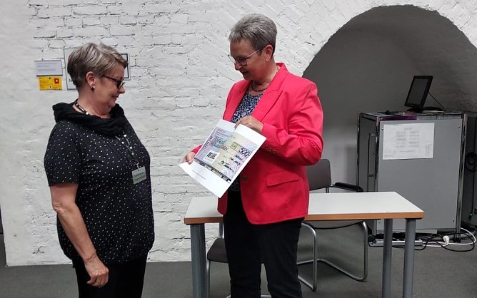 Symbolischer Scheck &uuml;berreicht (Foto: privat)