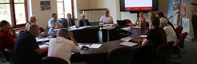 Diskussion im Kreisausschuss (Foto: Angelo Glashagel)