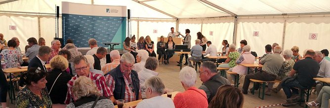 Heute Nachmittag wurde auch gemeinsam gesungen (Foto: nnz)
