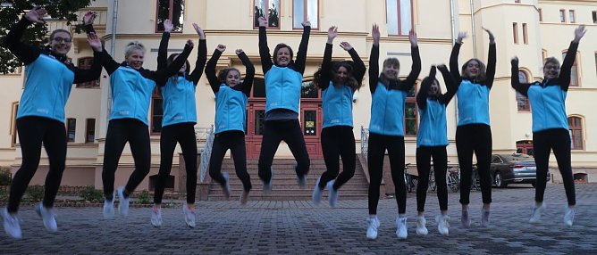 Ab ins Finale! - Die Schwimmerinnen des Humboldt-Gymnasiums fahren nach Berlin (Foto: Angelo Glashagel)