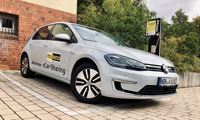 Ein Car-Sharing E-Golf an der Nordhäuser Hochschule (Foto: IntraSol) Ein Car-Sharing E-Golf an der Nordhäuser Hochschule (Foto: IntraSol)