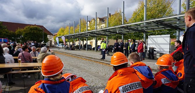 B&uuml;rgermeister Henry Pasenow begr&uuml;&szlig;te die Ellricher und die Wehrm&auml;nner und -frauen.  (Foto: Susanne Schedwill)
