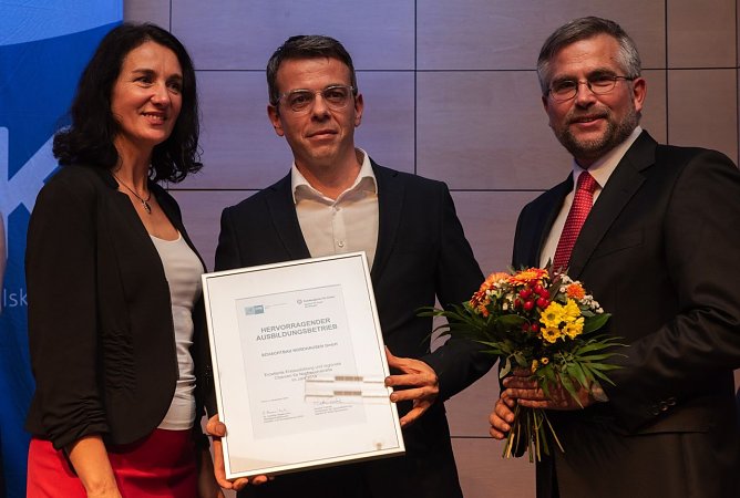 v.l.n.r.: Dr. Cornelia Haase-Lerch (IHK Erfurt), Andr&eacute; Ponndorf (SCHACHTBAU Nordhausen GmbH), Karsten Frob&ouml;se (AA Nordhausen) (Foto: Industrie- und Handelskammer Erfurt)
