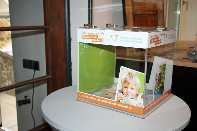 Dem Meister ein Ständchen gebracht (Foto: Karl-Heinz Herrmann) Dem Meister ein Ständchen gebracht (Foto: Karl-Heinz Herrmann)