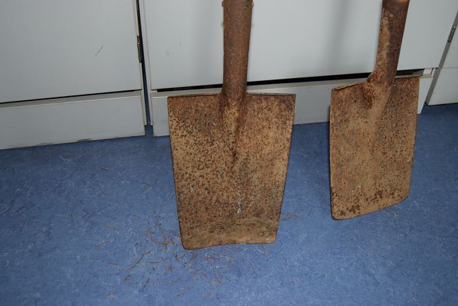 Sichergestellte Spaten (Foto: Landespolizeiinspektion Nordhausen)