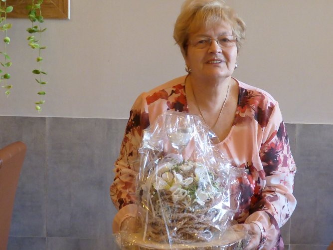 Auch der Landesverband Th&uuml;ringen der Rheuma-Liga danke Annelie Firlus f&uuml;r ihre 17 j&auml;hrige ehrenamtliche Arbeit.    (Foto: Christiane Wendel)