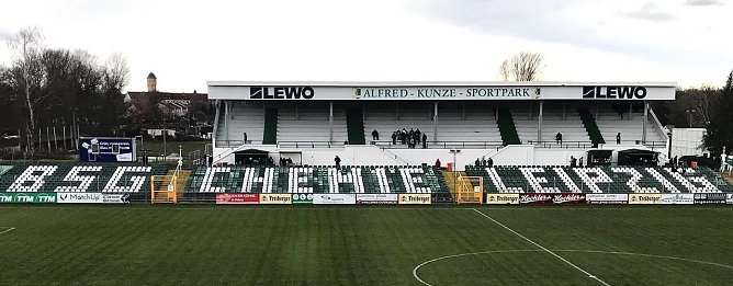 Blick auf die Trib&uuml;ne (Foto: Bernd Peter)