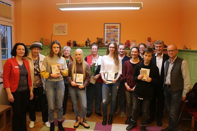 Geschichtenerz&auml;hler im Familienzentrum ausgezeichnet (Foto: Angelo Glashagel)