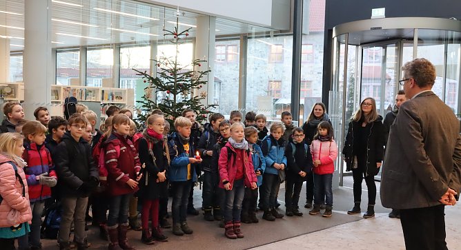 Weuhnachtsständchen (Foto: Evangelische Grundschule) Weuhnachtsständchen (Foto: Evangelische Grundschule)