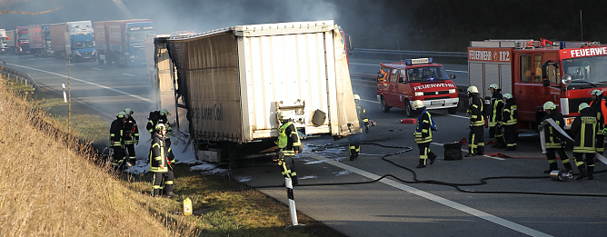 Lkw auf der A38 ausgebrannt (Foto: S. Dietzel) Lkw auf der A38 ausgebrannt (Foto: S. Dietzel)