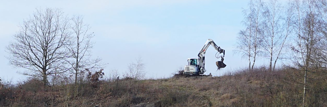 Bagger auf dem M&uuml;hlberg in Niedersachswerfen (Foto: Susanne Schedwill)