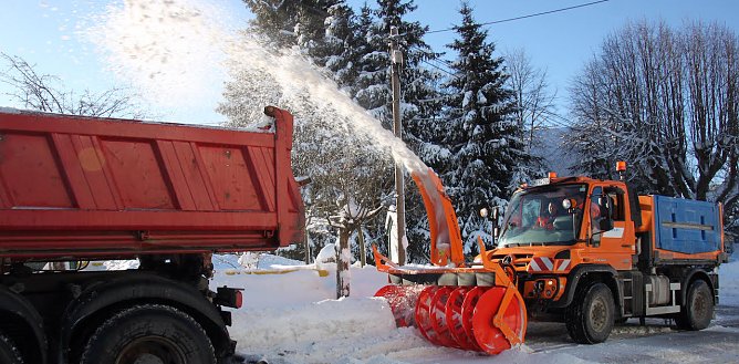 Winterdienst (Foto: J.Piper) Winterdienst (Foto: J.Piper)