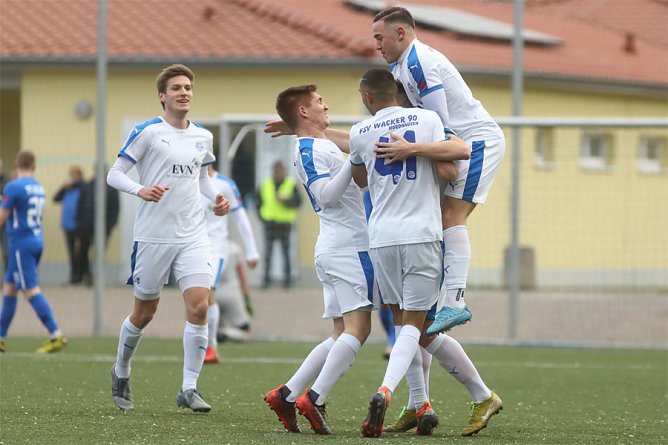  Jubel nach Schneiders erstem Streich (Foto: FSV Wacker 90 Nordhausen)