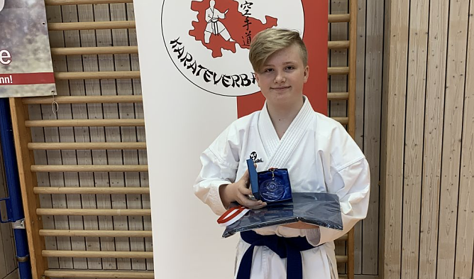 Nico Reim als Nachwuchssportler geehrt (Foto: Sven Schröter) Nico Reim als Nachwuchssportler geehrt (Foto: Sven Schröter)