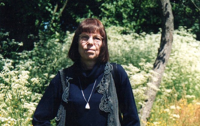 Sarah Kirsch (Foto: H.Kneffel) Sarah Kirsch (Foto: H.Kneffel)