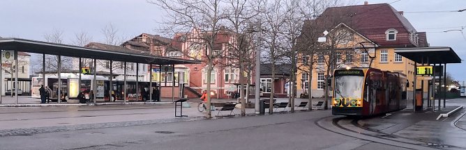 Knotenpunkt des &Ouml;PNV f&uuml;r Busse und Bahnen (Foto: nnz)