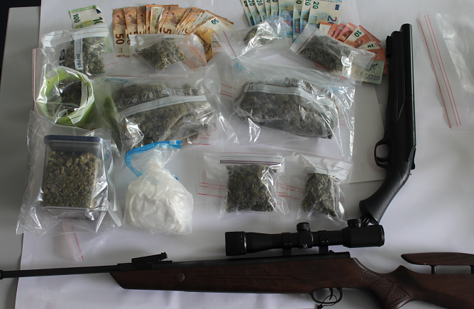 Sichergestellte Gegenst&auml;nde (Foto: Landespolizeiinspektion Nordhausen)