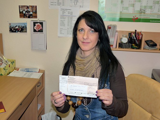 Spendescheck f&uuml;r Jugendweiheverein (Foto: Karl-Heinz Herrmann)