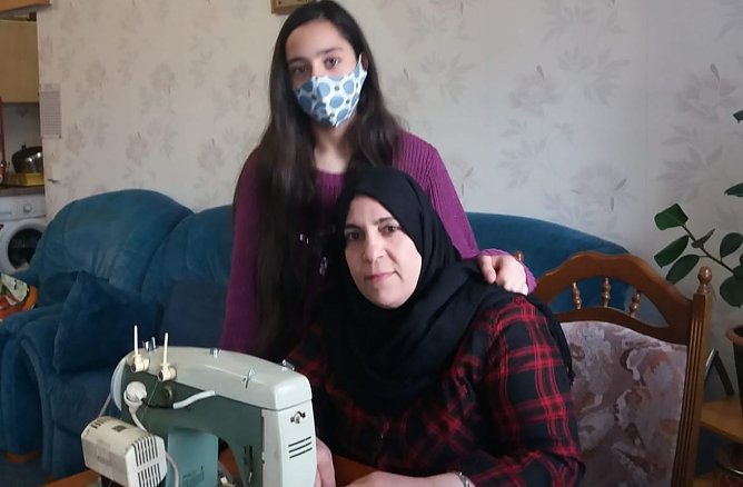 Masken schneidern  (Foto: Caritas)