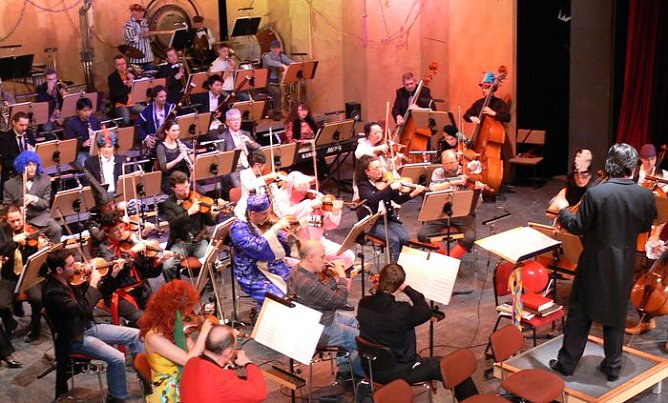 Narren musizieren (Foto: Theater Nordhausen)
