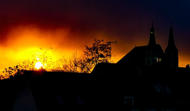 Sonnenuntergang (Foto: R.Voth) Sonnenuntergang (Foto: R.Voth)