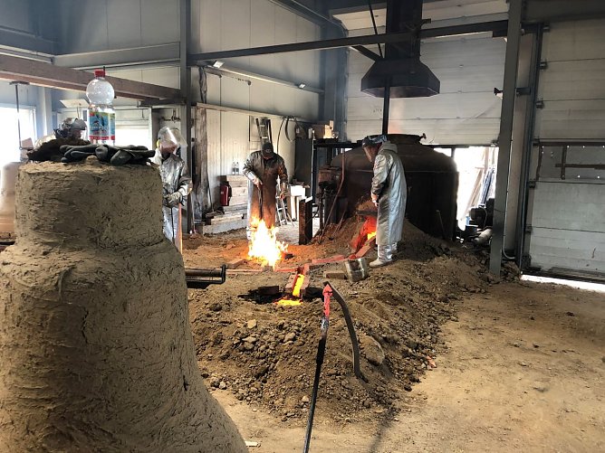 Glockenguss für die Trinitatiskirche (Foto: Pfarrer Karl Weber) Glockenguss für die Trinitatiskirche (Foto: Pfarrer Karl Weber)