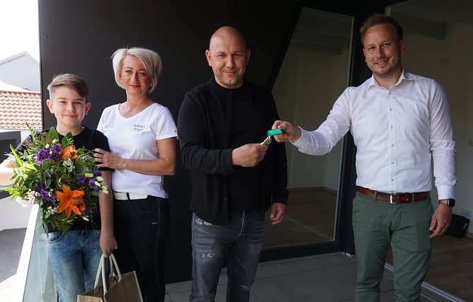 Schl&uuml;ssel&uuml;bergabe (Foto: SWG)