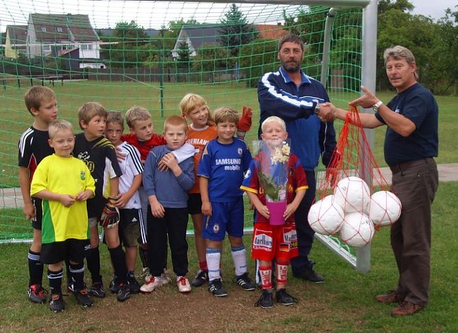 Neue Bälle für den Nachwuchs (Foto: WBG) Neue Bälle für den Nachwuchs (Foto: WBG)