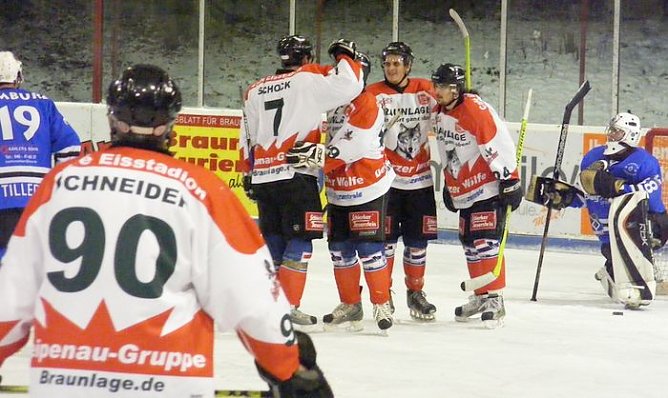 Wölfe-Jubel (Foto: R. Koch) Wölfe-Jubel (Foto: R. Koch)