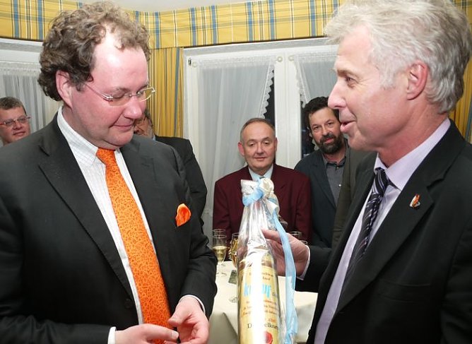 Gips trifft Korn (Foto: Knauf) Gips trifft Korn (Foto: Knauf)