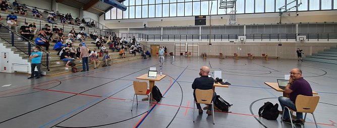 Blick in die Wiedigsburghalle (Foto: nnz)