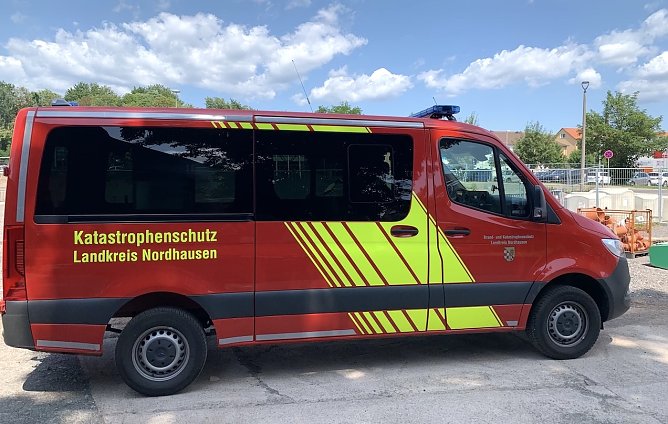 Vor der Halle warten schon die ersten Nutzer (Foto: oas) Vor der Halle warten schon die ersten Nutzer (Foto: oas)
