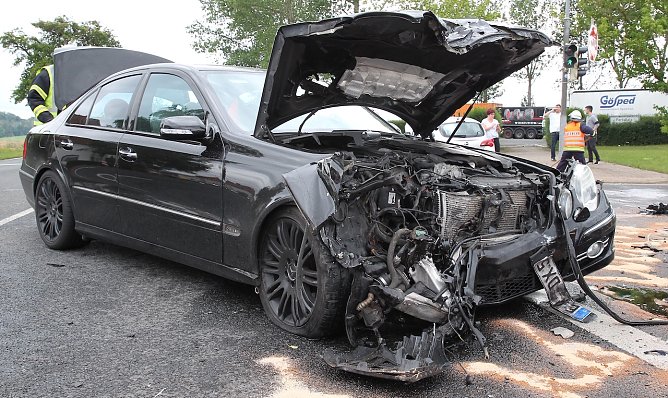 Unfallwagen bei Werther (Foto: S.Dietzel) Unfallwagen bei Werther (Foto: S.Dietzel)