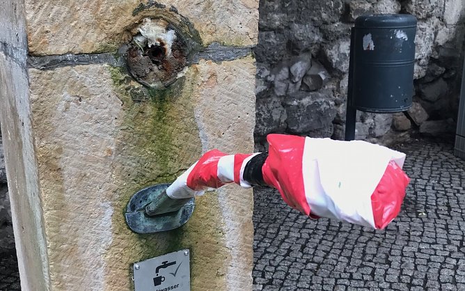 Beschädigter Bauernbrunnen in der Nordhäuser Altstadt (Foto: ©Stadtverwaltung Nordhausen) Beschädigter Bauernbrunnen in der Nordhäuser Altstadt (Foto: ©Stadtverwaltung Nordhausen)