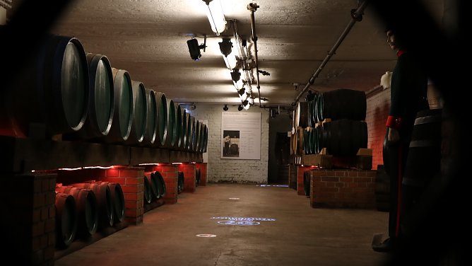 Keller der Traditionsbrennerei  (Foto: T.M&uuml;ller)