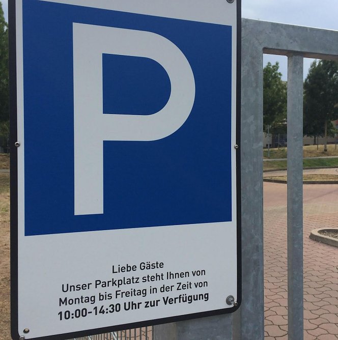 Die &Ouml;ffnungszeiten des Parkplatzes kollidieren etwas mit den Akku-Ladezeiten de E-Autos (Foto: F.Dathe)