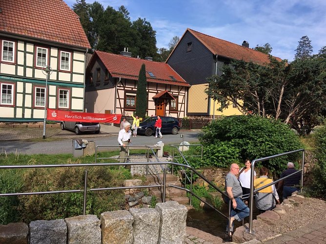 Wassertreten in Neustadt (Foto: R. Preinesberger)